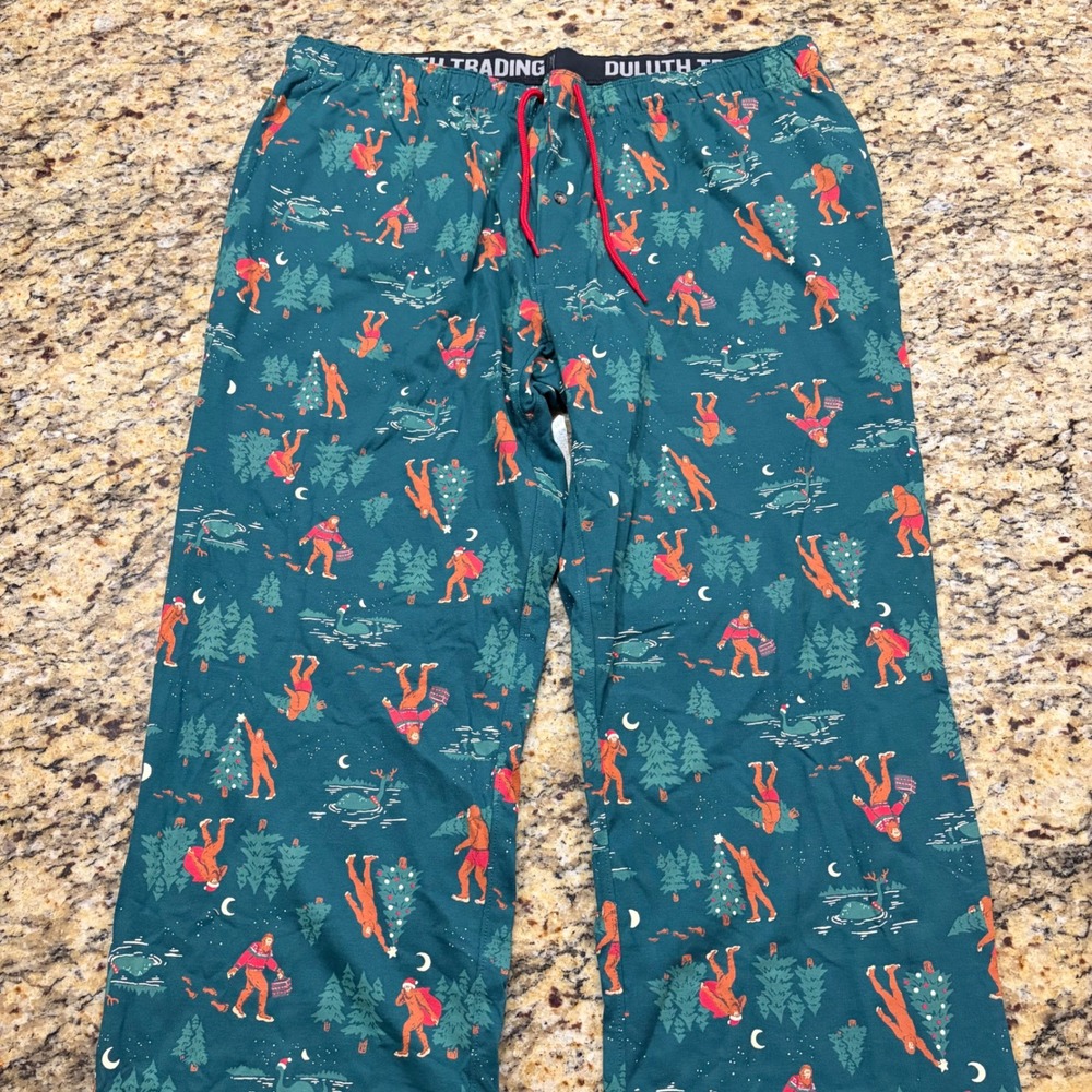 Duluth Trading Co Mens Bigfoot Christmas Pajama Pants Green Sasquatch Holiday XL